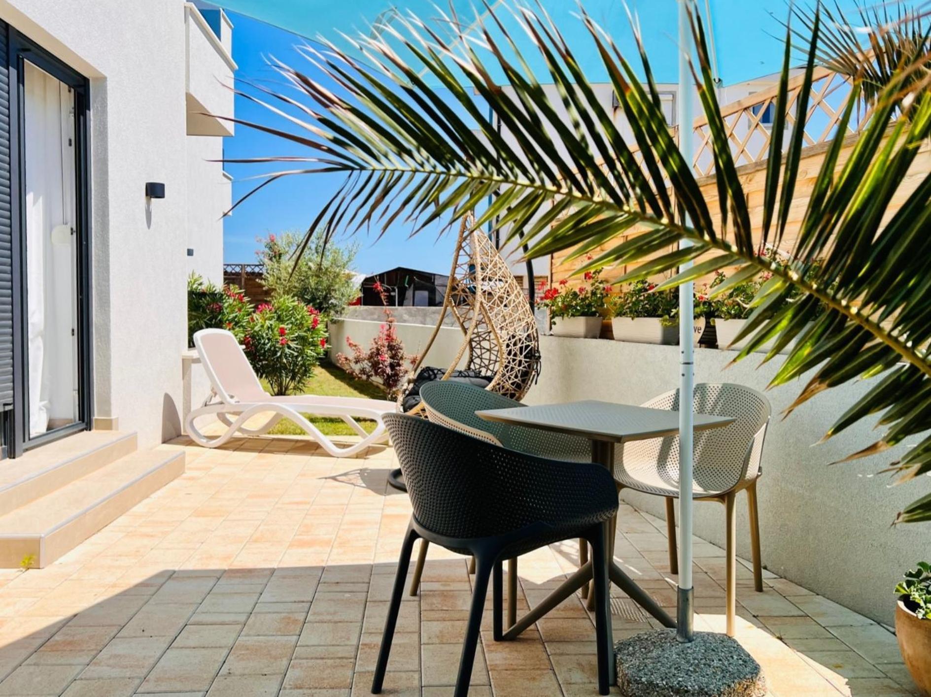 Apartments The Beach Resort Vir Exterior photo