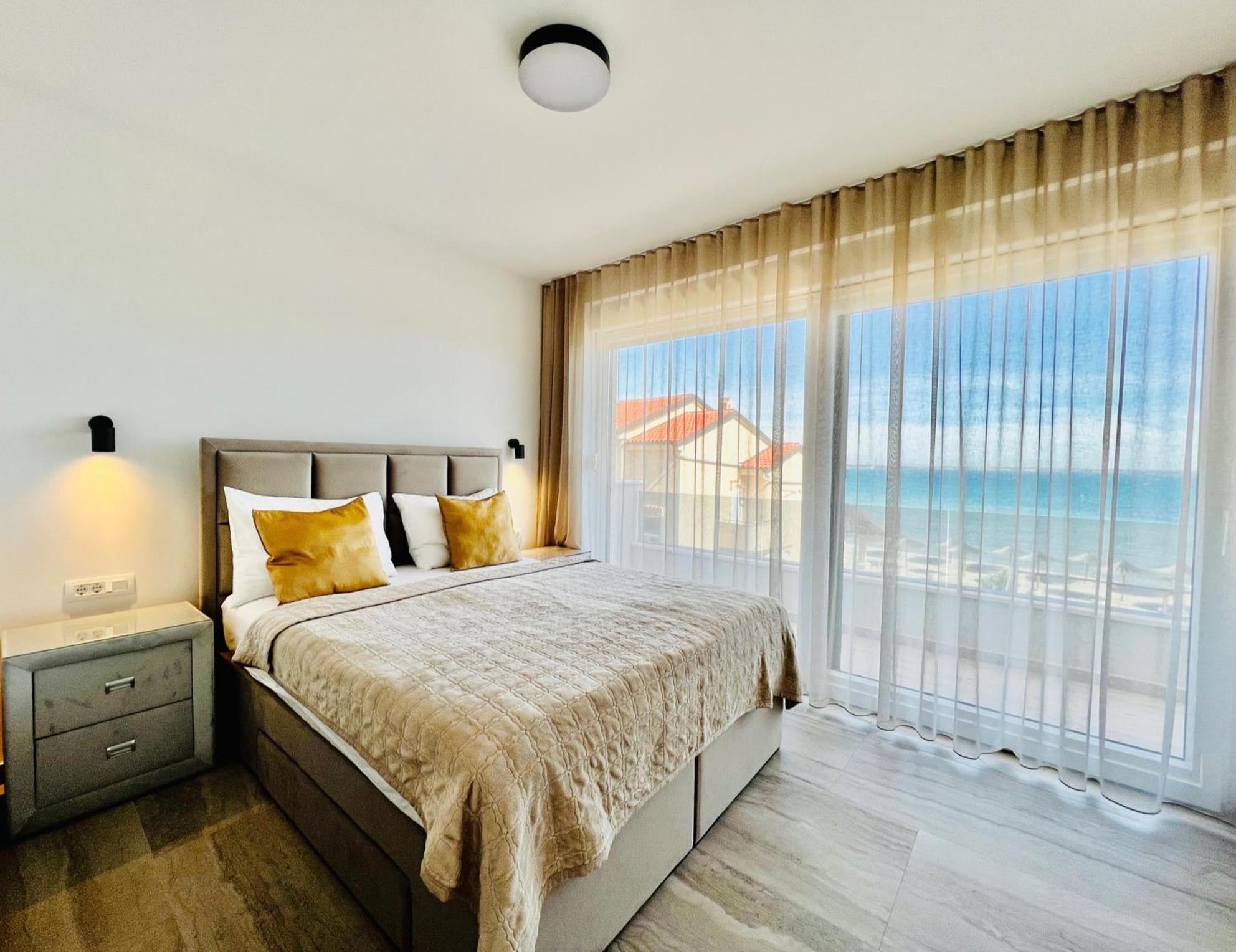 Apartments The Beach Resort Vir Exterior photo