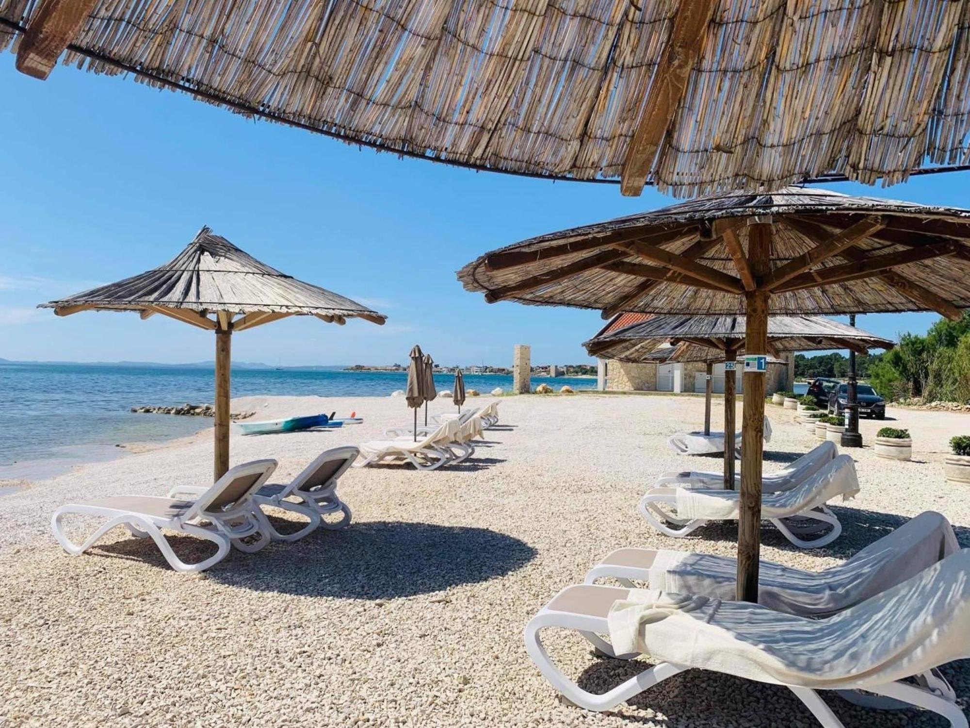 Apartments The Beach Resort Vir Exterior photo