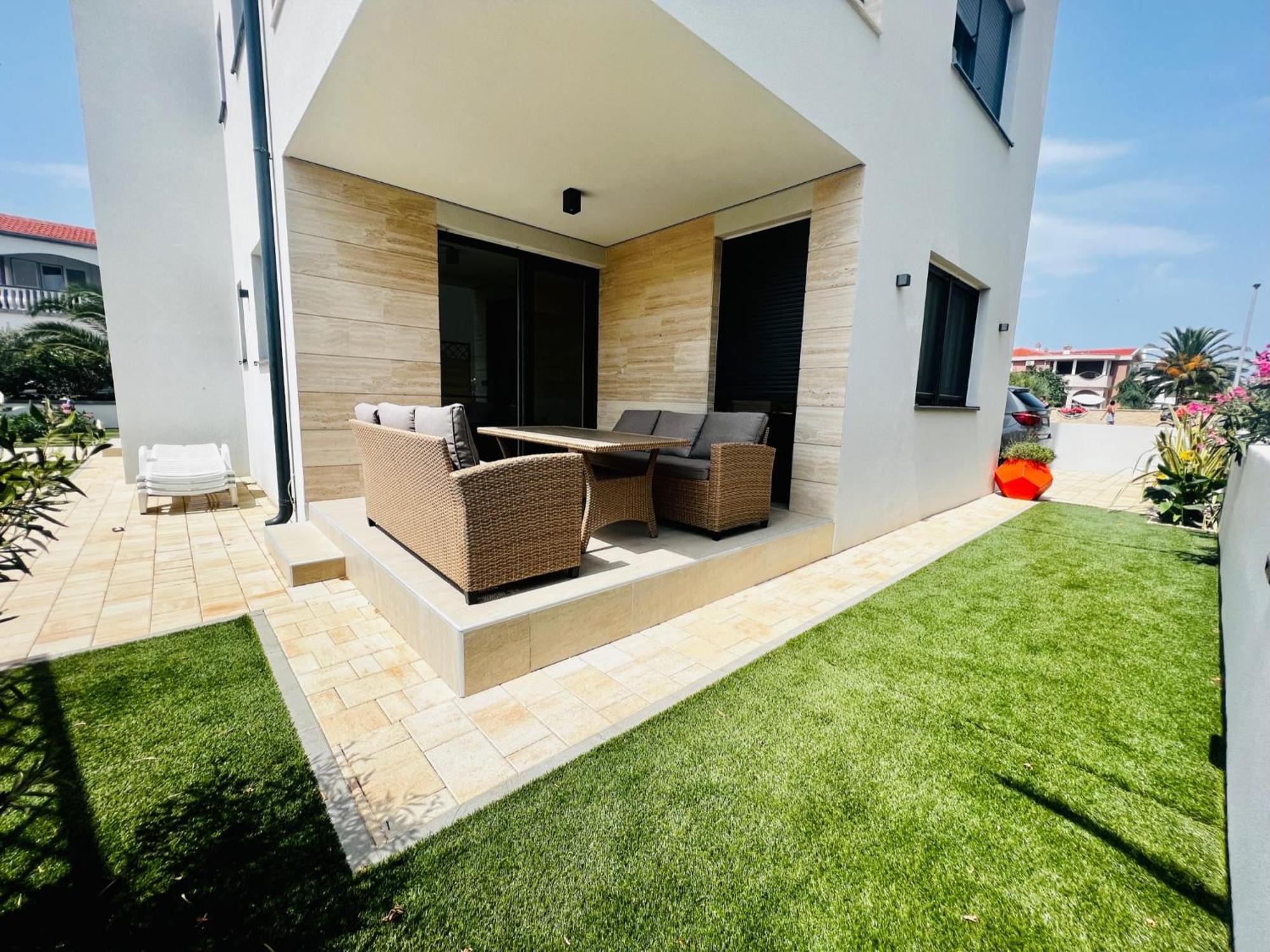 Apartments The Beach Resort Vir Exterior photo